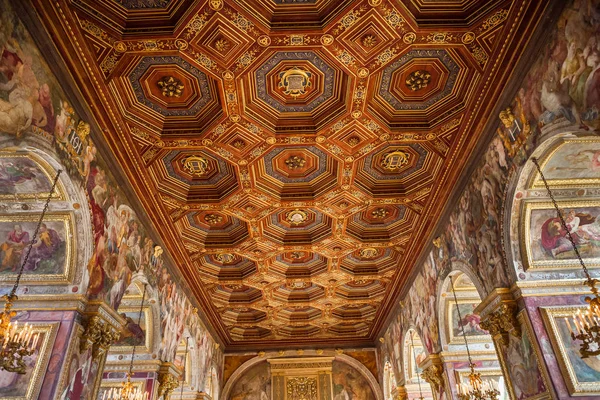 Interiores e detalhes do castelo de Fontainebleau, França — Fotografia de Stock