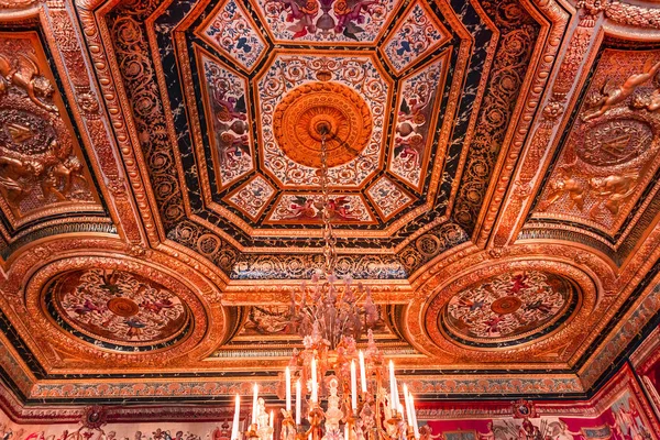 Interiéry a podrobnosti o zámku Fontainebleau, Francie — Stock fotografie
