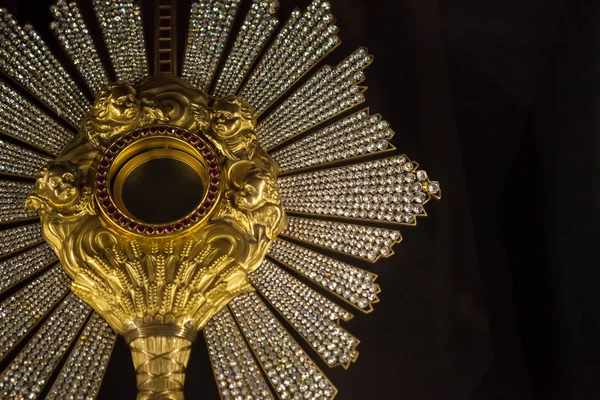 Сокровища и драгоценности собора Парижской Богоматери — стоковое фото