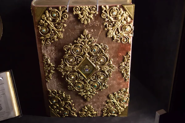 Сокровища и драгоценности собора Парижской Богоматери — стоковое фото