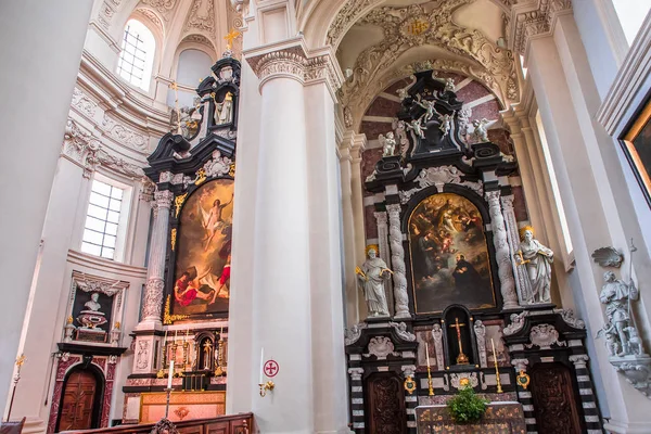 Interiores da Igreja de Saint Walburga, Bruges, Bélgica — Fotografia de Stock