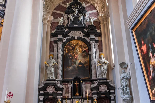 Interiores da Igreja de Saint Walburga, Bruges, Bélgica — Fotografia de Stock