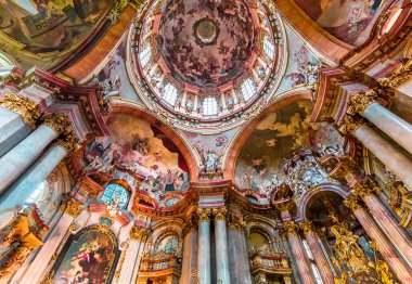 Aziz Nikolaos kilisesi, Mala Strana, Prag