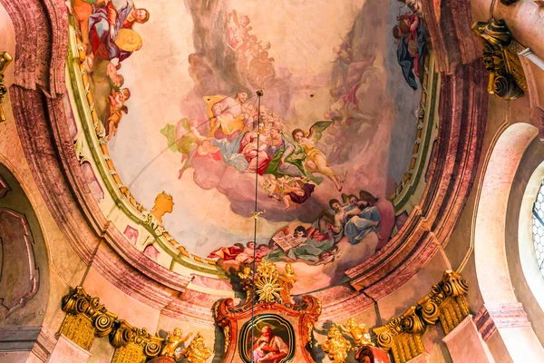 Pyhän Nikolauksen kirkko, Mala Strana, Praha — kuvapankkivalokuva