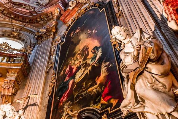 Aziz Nikolaos kilisesi, Mala Strana, Prag