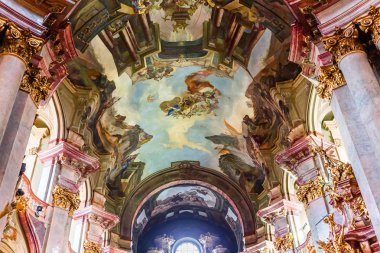 Aziz Nikolaos kilisesi, Mala Strana, Prag