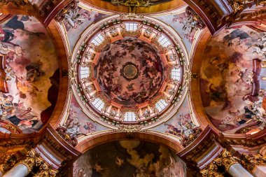 Aziz Nikolaos kilisesi, Mala Strana, Prag