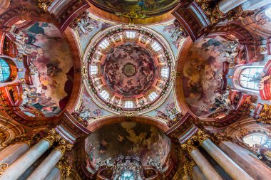 Aziz Nikolaos kilisesi, Mala Strana, Prag