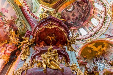 Aziz Nikolaos kilisesi, Mala Strana, Prag