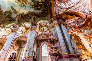 Aziz Nikolaos kilisesi, Mala Strana, Prag