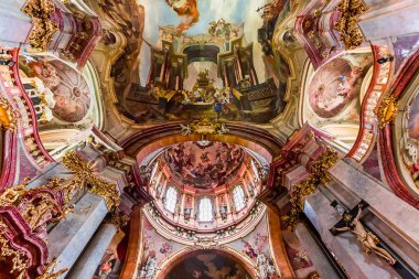 Aziz Nikolaos kilisesi, Mala Strana, Prag