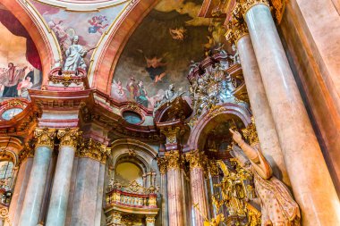 Aziz Nikolaos kilisesi, Mala Strana, Prag