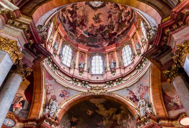 Aziz Nikolaos kilisesi, Mala Strana, Prag