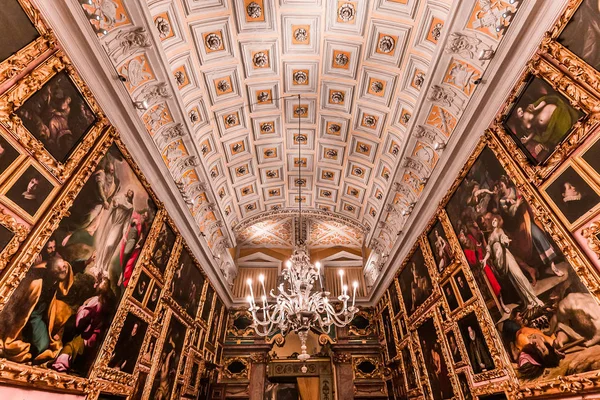 Interiér Palazzo Boromejského, jezero Maggiore, Strea, Itálie — Stock fotografie