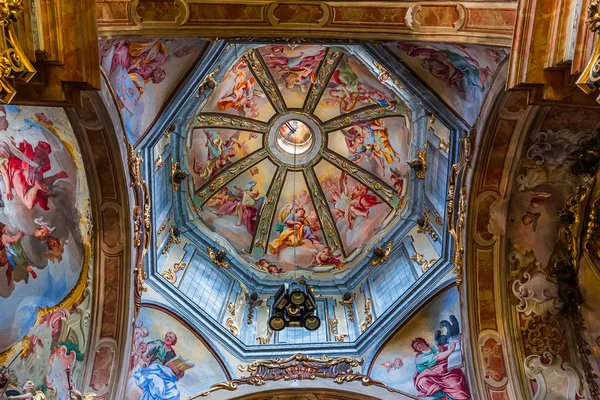 Bazilika di Orta, Orta San Giulio, Itálie — Stock fotografie