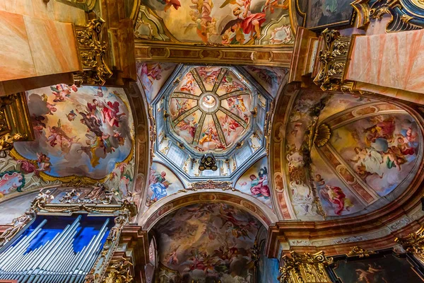 Basilica di Orta, Orta San Giulio, Olaszország — Stock Fotó