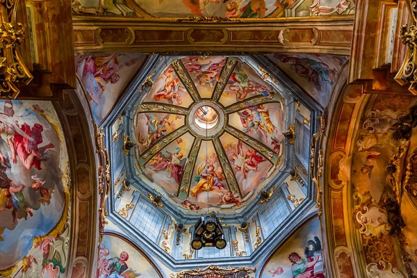 Basilica di Orta, Orta san Giulio, italia — Foto Stock