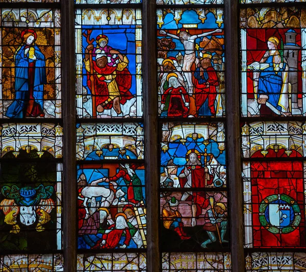 Stained glasses of the cathedral, Ploermel, France — Stock Photo, Image