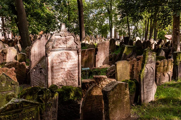 Antiguo cementerio judío, Praga, República Checa — Foto de Stock