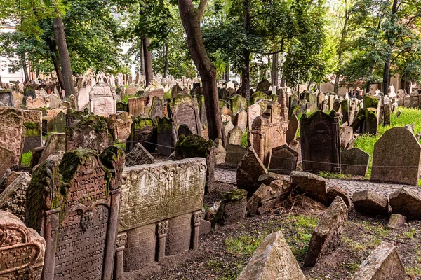 Antiguo cementerio judío, Praga, República Checa — Foto de Stock