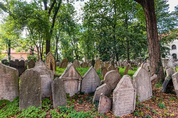 Antiguo cementerio judío, Praga, República Checa — Foto de Stock