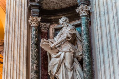 ROME, ITALY, 18 Haziran 2015: Saint John Lateran 'ın iç mimari ve mimari detayları, 18 Haziran 2015, Roma, İtalya