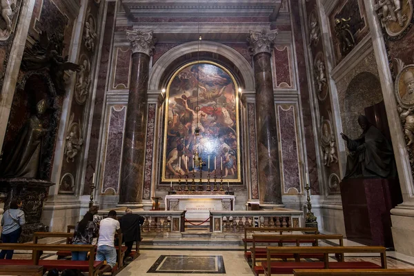 Vatican City Vatican June 2015年6月15日 梵蒂冈圣彼得大教堂的内部和建筑细节 — 图库照片