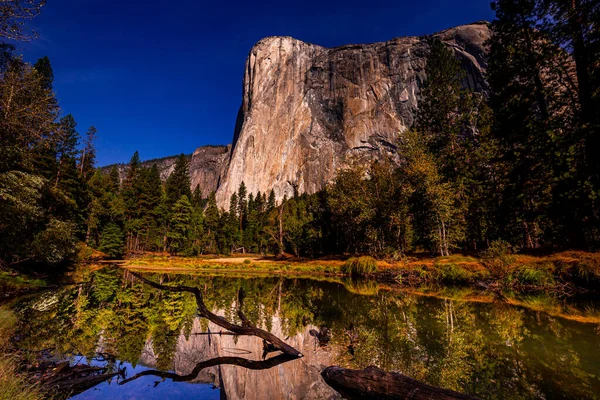 Wereldberoemde Rotsklimwand Van Capitan Yosemite National Park Californië Verenigde Staten — Stockfoto