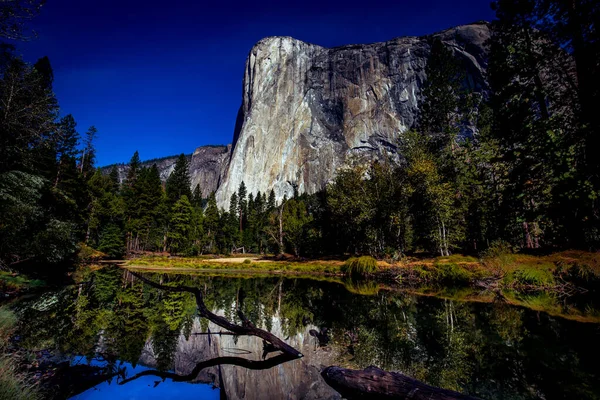 Parede Escalada Mundialmente Famosa Capitan Parque Nacional Yosemite Califórnia Eua — Fotografia de Stock