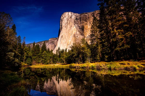 Parede Escalada Mundialmente Famosa Capitan Parque Nacional Yosemite Califórnia Eua — Fotografia de Stock