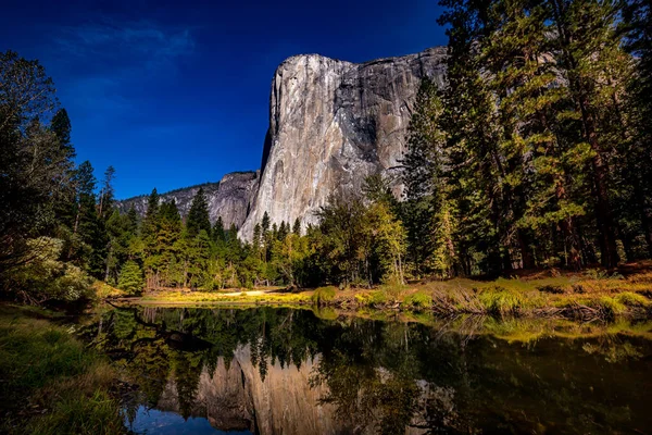 Parede Escalada Mundialmente Famosa Capitan Parque Nacional Yosemite Califórnia Eua — Fotografia de Stock