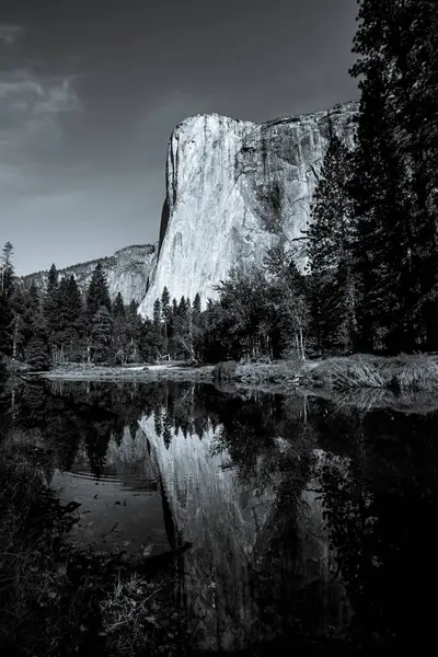 World Famous Rock Climbing Wall Capitan Yosemite National Park California — стоковое фото