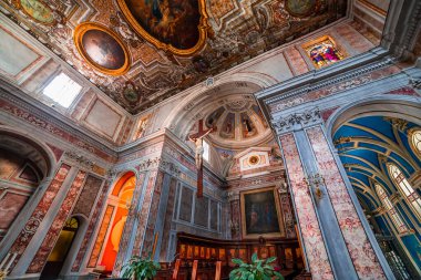 SORRENTO, ITALY, 12 Mayıs 2014: Napoli katedrali Duomo 'nun iç kısımları ve detayları, Saint Januarius, camapnia, İtalya, 12 Mayıs 2014, Sorrento, İtalya