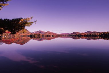 Laurentides 'teki Lac-Superieur manzarası, Mont-tremblant, Quebec, Kanada