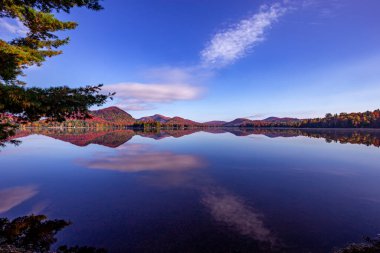 Laurentides 'teki Lac-Superieur manzarası, Mont-tremblant, Quebec, Kanada