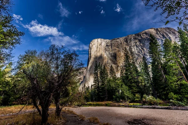 Światowej Sławy Ściana Wspinaczkowa Capitan Park Narodowy Yosemite Kalifornia Usa — Zdjęcie stockowe