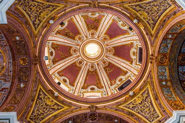 NAPLES, İtalya 16 Mayıs 2014: San Paolo Maggiore Kilisesi 'nin İç İşleri, Tablolar ve Detayları, 16 Mayıs 2014, Napoli, İtalya