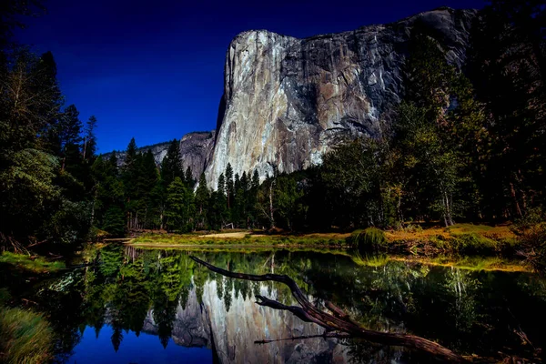 Parede Escalada Mundialmente Famosa Capitan Parque Nacional Yosemite Califórnia Eua — Fotografia de Stock