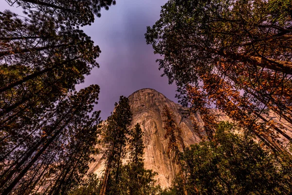 Parede Escalada Mundialmente Famosa Capitan Parque Nacional Yosemite Califórnia Eua — Fotografia de Stock