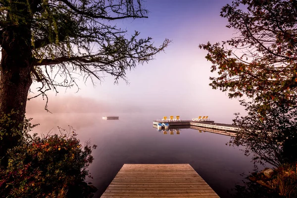 Över Båtbrygga Lac Superieur Dimmig Morgon Med Dimma Laurentides Mont — Stockfoto