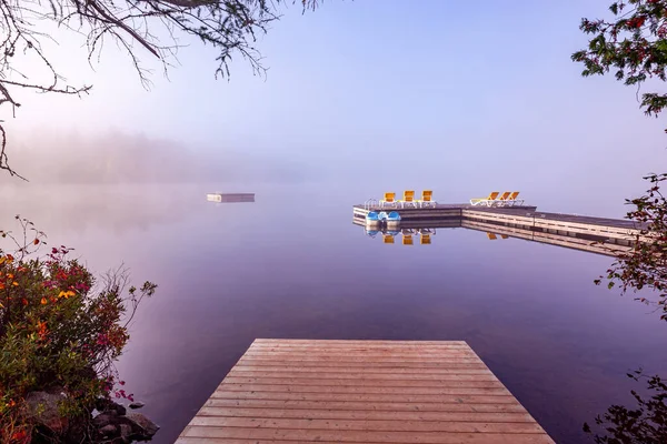 Lac Superieur Rıhtımının Manzarası Sisli Bir Sabah Laurentides Mont Titrek — Stok fotoğraf