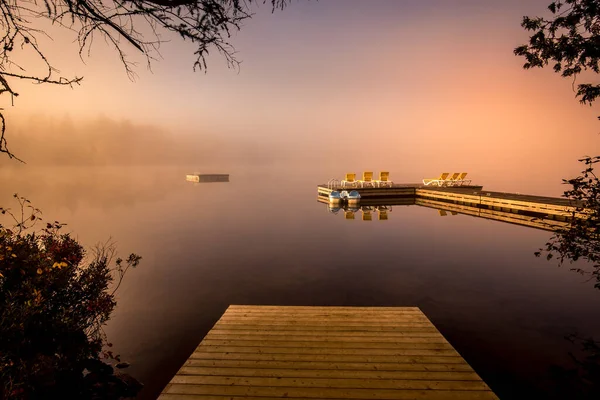 Över Båtbrygga Lac Superieur Dimmig Morgon Med Dimma Laurentides Mont — Stockfoto