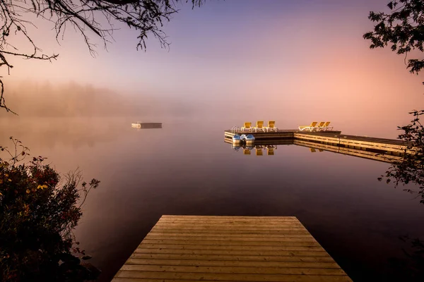 Blick Auf Einen Bootsanleger Lac Superieur Nebliger Morgen Mit Nebel — Stockfoto