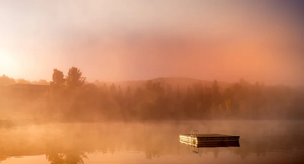 Widok Dok Lac Superieur Mglisty Poranek Mgłą Laurentides Mont Tremblant — Zdjęcie stockowe