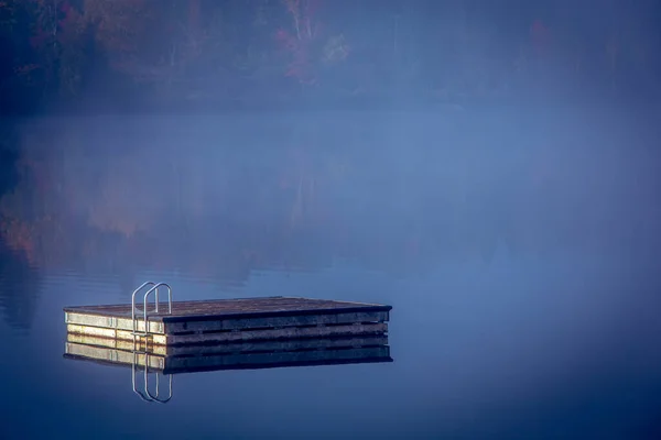 Vista Uma Doca Barco Lac Superieur Manhã Enevoada Com Nevoeiro — Fotografia de Stock