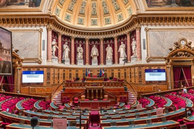 PARIS, FRANCE, 20 EYLÜL 2025: Fransız Cumhuriyeti Senatosu 'nun iç mimari ve mimari dekorları, parlamento binası