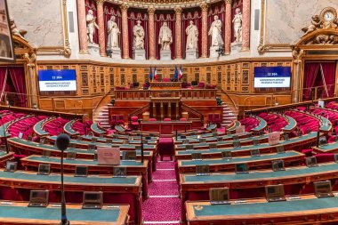 PARIS, FRANCE, 20 EYLÜL 2025: Fransız Cumhuriyeti Senatosu 'nun iç mimari ve mimari dekorları, parlamento binası