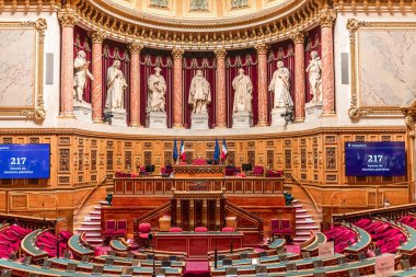 PARIS, FRANCE, 20 EYLÜL 2025: Fransız Cumhuriyeti Senatosu 'nun iç mimari ve mimari dekorları, parlamento binası