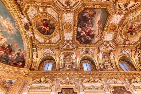 PARIS, FRANCE, 20 EYLÜL 2025: Fransız Cumhuriyeti Senatosu 'nun iç mimari ve mimari dekorları, parlamento binası