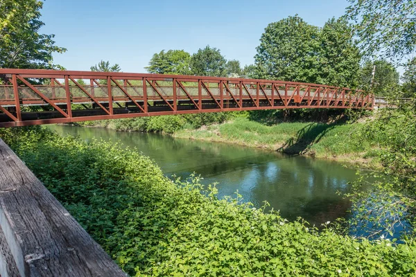 Eine Rostige Metallbrücke Überspannt Den Grünen Fluss Kent Washington — Stockfoto